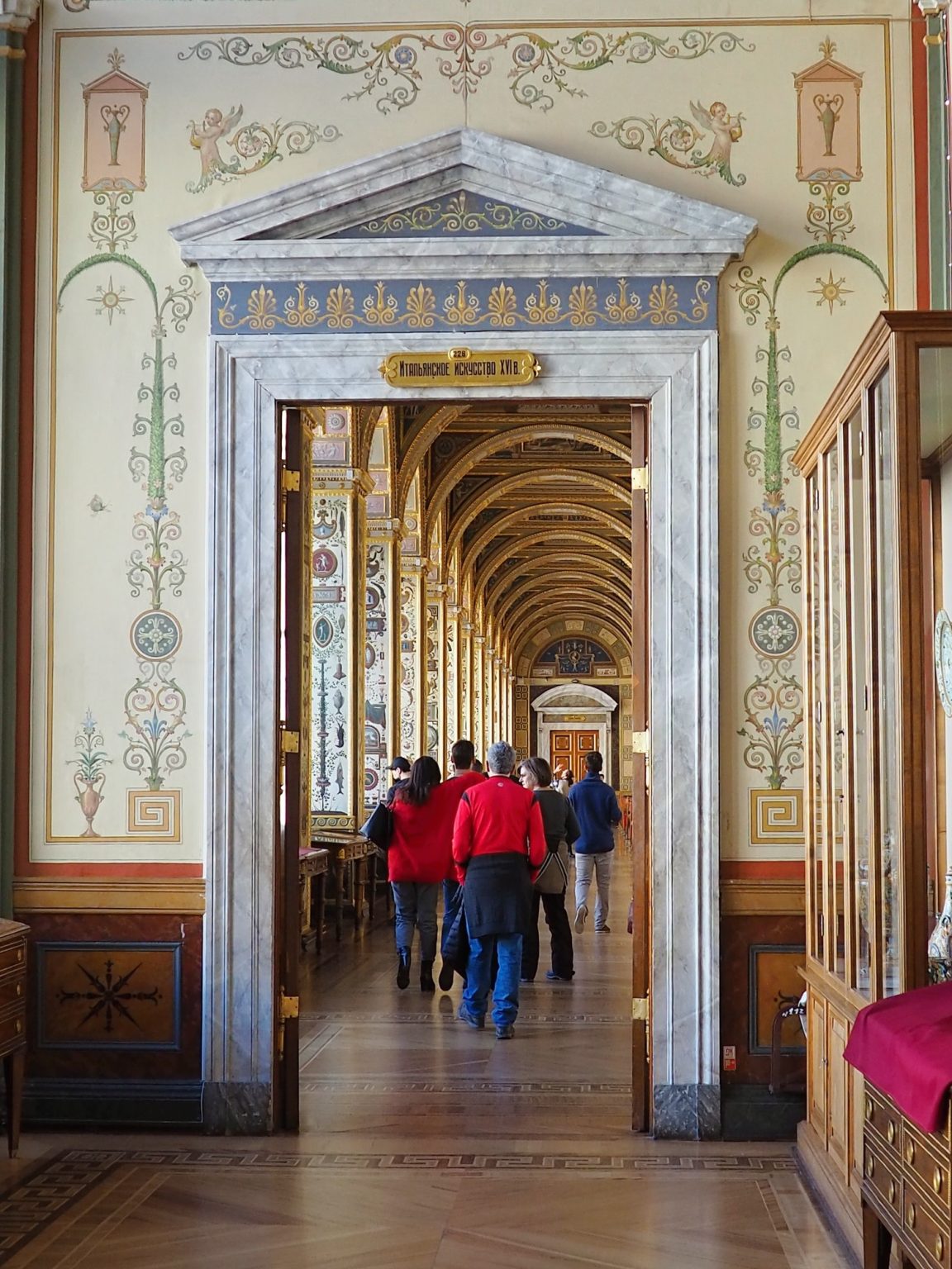 the-people-at-the-museum-hermitage-museum-saint-petersburg-.jpg